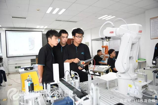 苏州健雄职业技术学院莱茵科斯特中德智能学院签约成立 推动智能工程研发创新